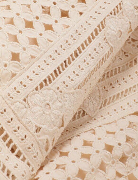 Aster-Bluse mit Stickerei in Creme online Aster-Bluse mit Stickerei in Creme online