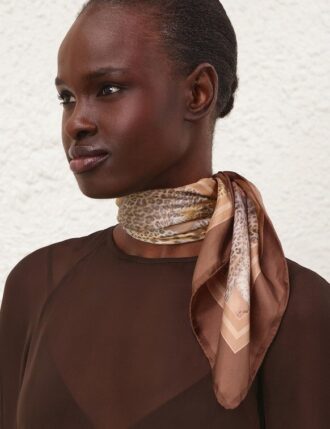 Bedrucktes Seidentuch 70 in Latte-Leopard online Bedrucktes Seidentuch 70 in Latte-Leopard online